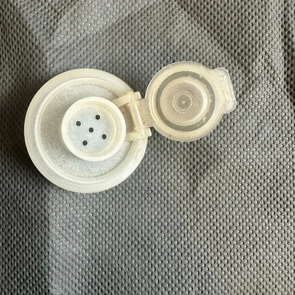 Tupperware Pepper Shaker only - Picture 2 of 5